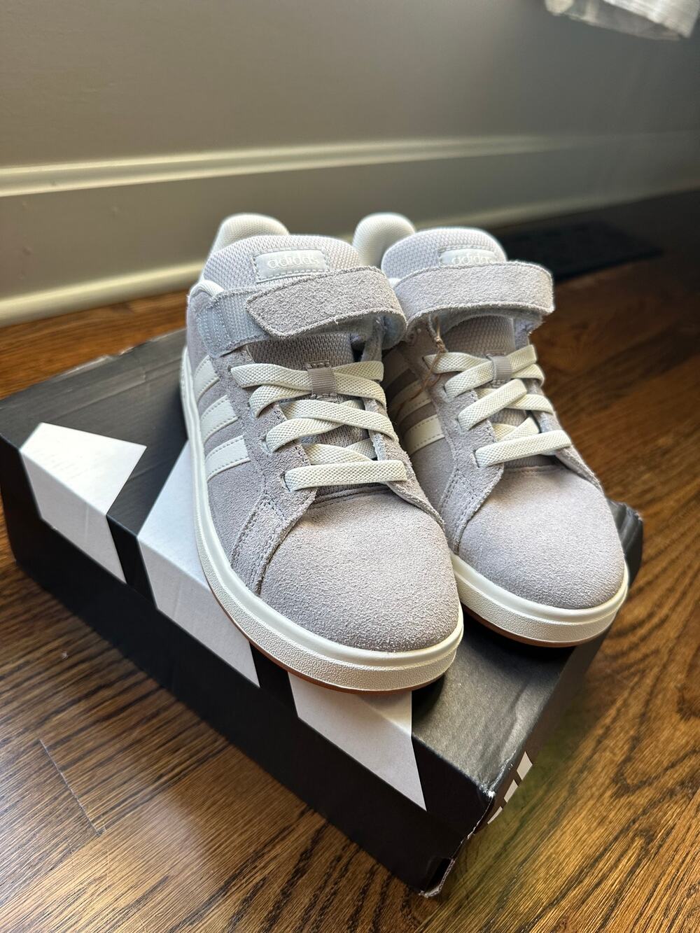 adidas Grand Court 00s EL C Kids Shoes Size 3 Grey Suede Gum Sneakers NIB